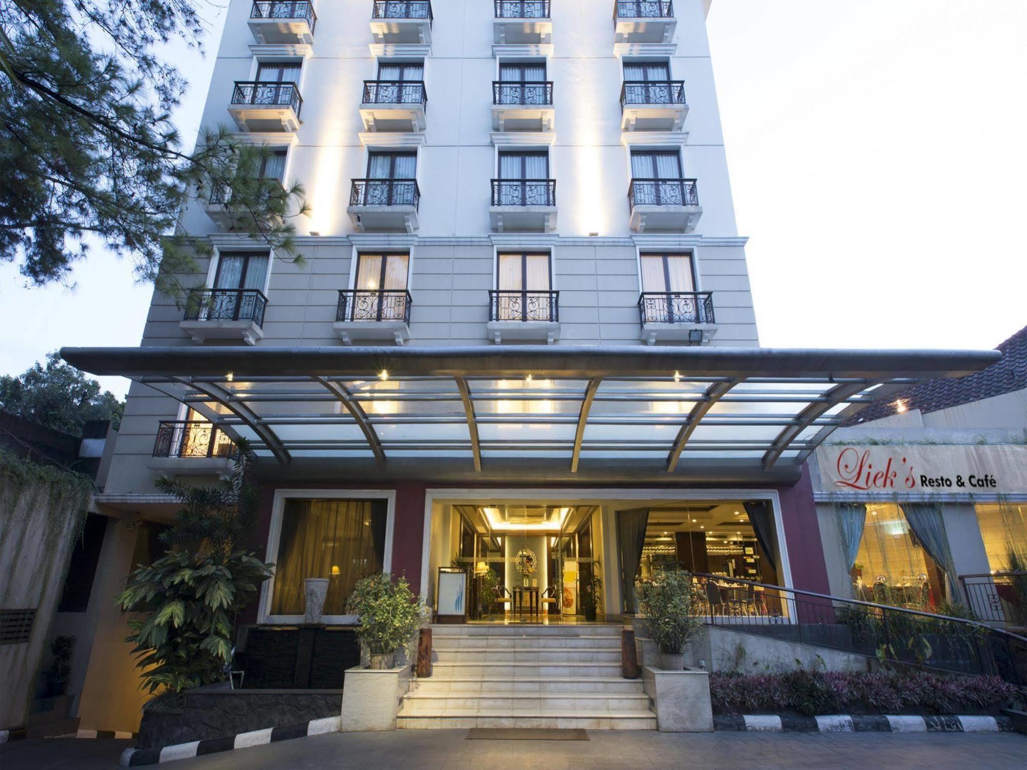 Asmila Boutique Hotel Бандунг Экстерьер фото