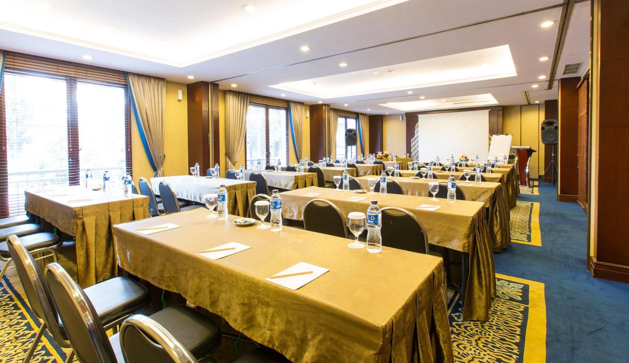 Asmila Boutique Hotel Бандунг Экстерьер фото
